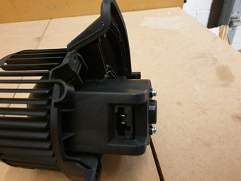 FOR VAUXHALL CORSA D & ADAM E HEATER BLOWER FAN MOTOR 13335074 55702447 55702446